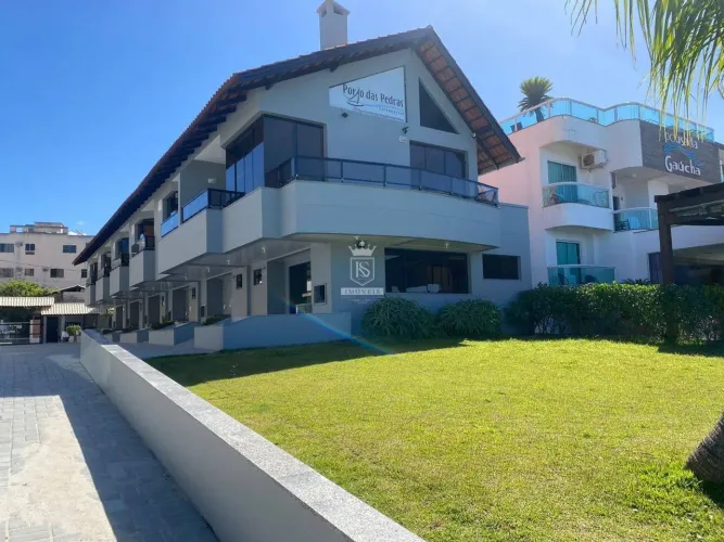 RESIDENCIAL FRENTE MAR EM BOMBINHAS, COM 6 APARTAMENTOS DUPLEX