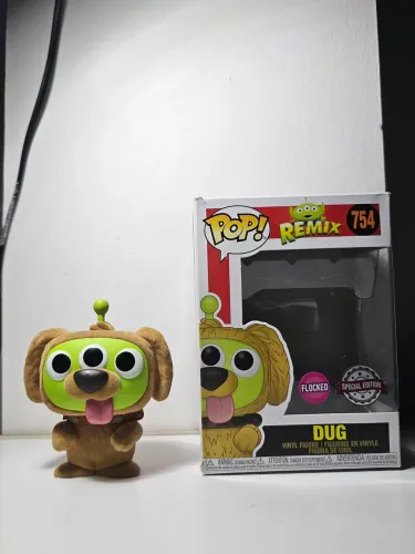 Funko Pop! Disney: Pixar Alien Remix - Dug (Flocked) #754 - Original
