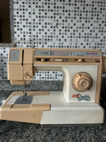 Maquina  de costura  Singer