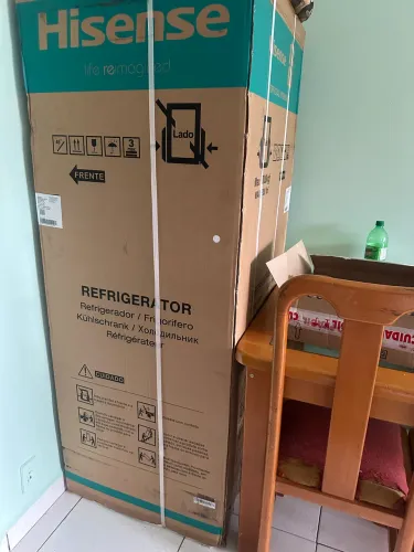 Geladeira nova na caixa