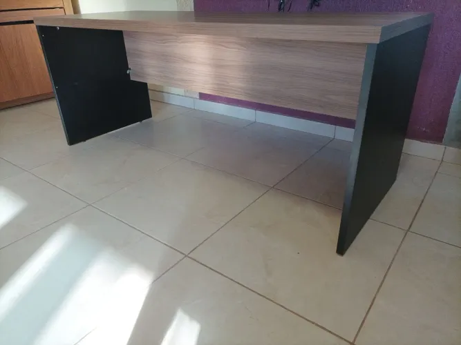 Mesa de escritório com Gaveteiro 1,85m