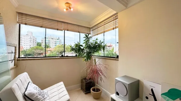Apartamento para venda tem 72 metros quadrados com 2 quartos em Jardim Botânico - Porto Al