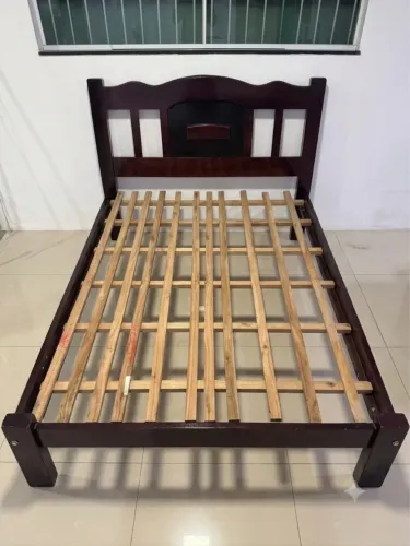 Cama de Casal em Madeira Maciça 
