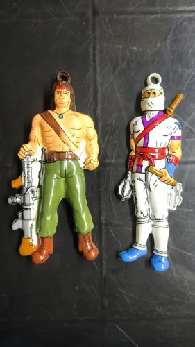 2 Enfeites de Festa Anos 80 Rambo - Originais da Epoca