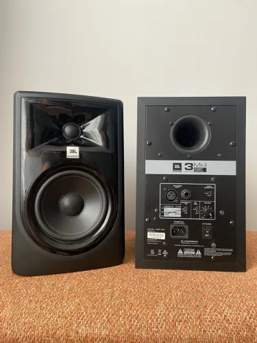 Par de Monitores de Referência JBL 305P MkII (Excelente Estado)