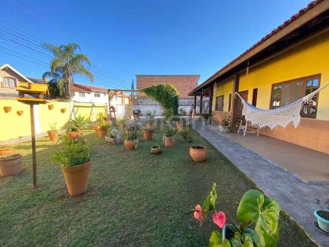 Casa na Barra da Lagoa com 5 quartos e 350m² privativos na Barra da Lagoa, Florianópolis