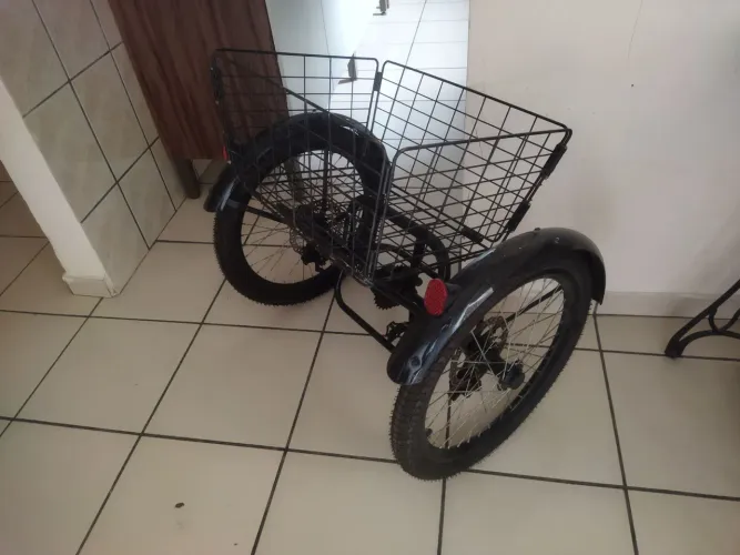 Vendo bicicleta e conjunto triciclo adaptável a qualquer bicicleta 