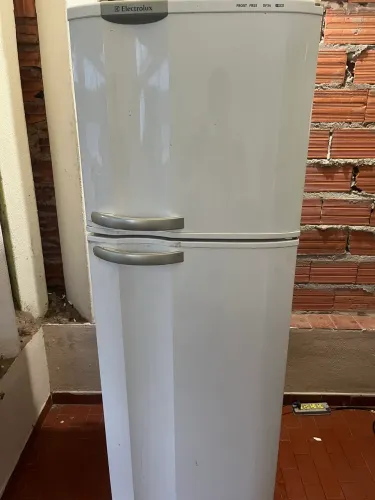 Geladeira Eletrolux frost free funcionando perfeitamente faço a entrega
