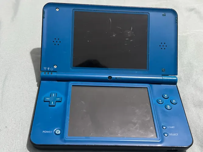 NINTENDO DSI XL SEM r4