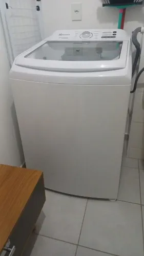 Máquina de lavar Eletrolux essential care17 kilos com pouco tempo de uso .