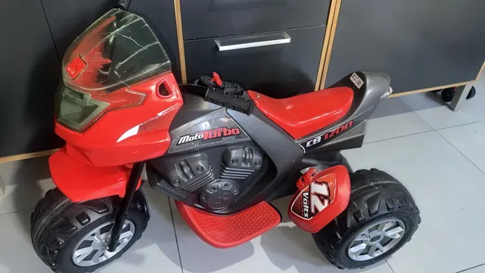 Moto elétrica infantil
