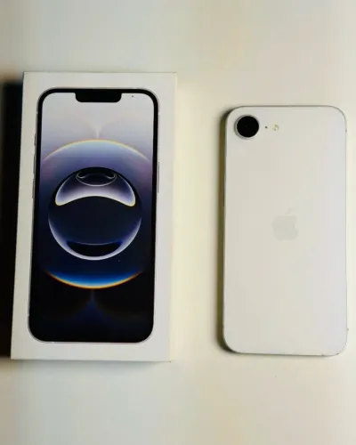 iPhone 16e