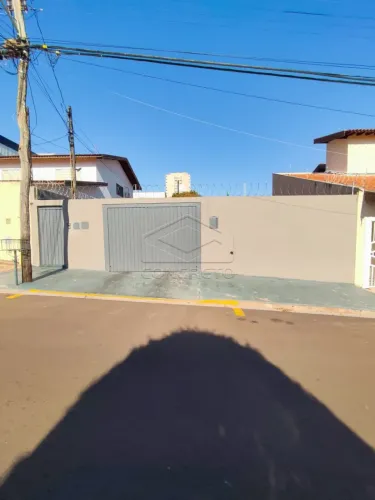 LINDA CASA COM 03 DORMITÓRIOS PRÓXIMA A AV. GETÚLIO VARGAS