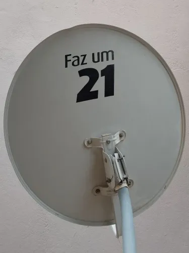 Antena Parabólica Banda Ku 60cm Completa com LNBF - Excelente Estado (Aceito Proposta)