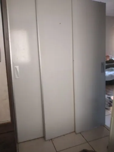 Porta de correr para guardar roupa casal