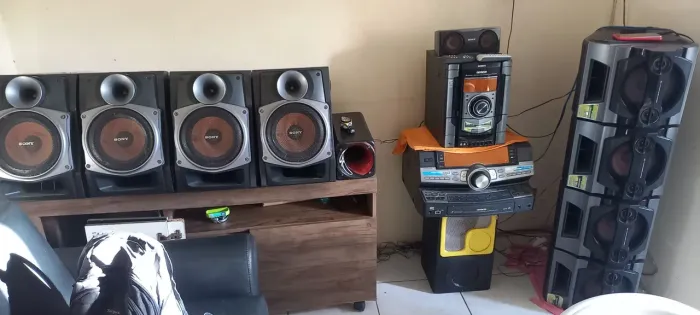 Vendo 2 aparelhos Sony zux9 e Sony zx 80d tocando tudo o zx o zux9 tenque trocar as chaves