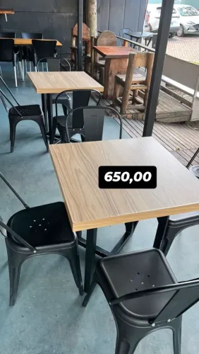 Mesa com 4 cadeiras
