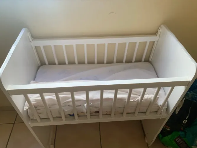 Mini berço +trocador/ninho