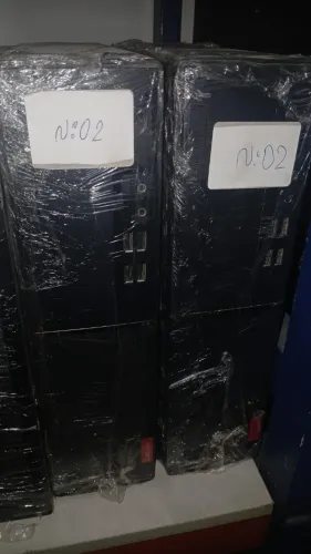 CPU LENOVO " i3 de 7 gen 4gb memoria ram 500gb hd enferrujado"