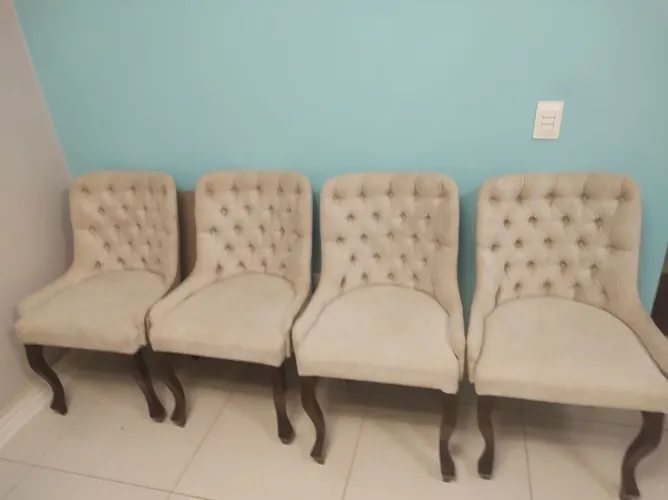 Cadeiras Estilo Clássico. Sala de jantar.