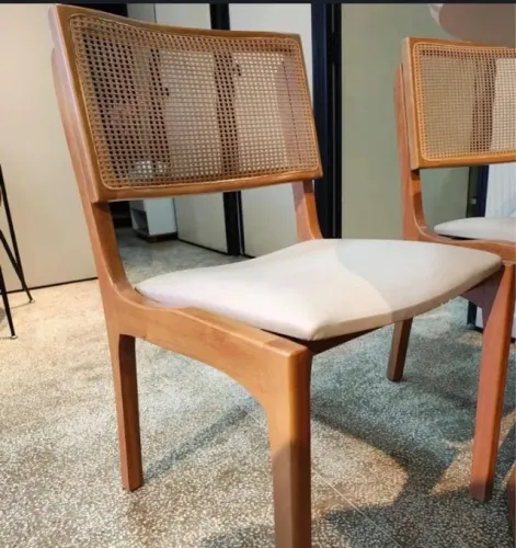 Cadeiras de Jantar em Madeira com Detalhes em Palhinha