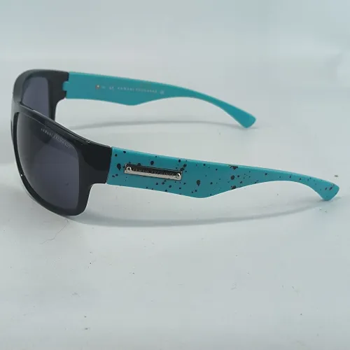 óculos de sol armani exchange ax215/s preto e com astes turquesa estilo esportivo