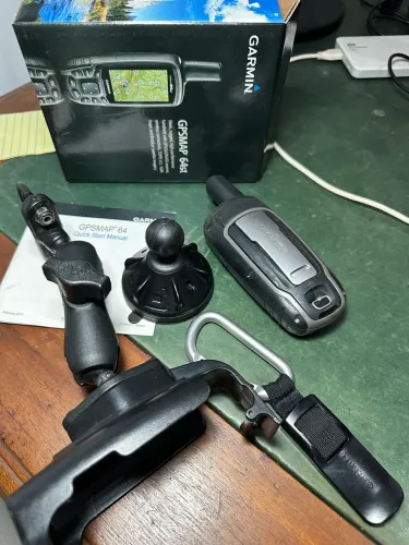 GPS Garmin 64ST com acessórios 