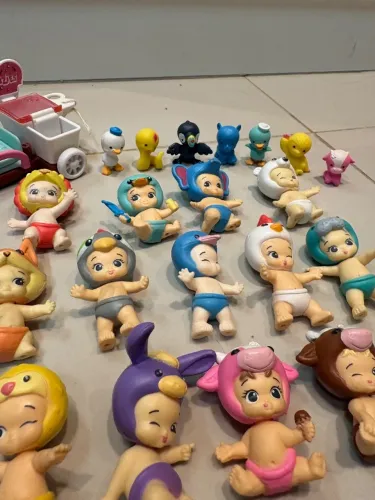 14 bonecos twozies+7 mascotes+carrinho+caixa (vendo separado)