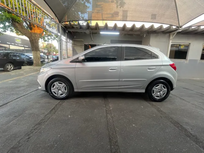 Chevrolet Onix Hatch LT 1.0 8V Flex Power Mec. 4P 2014