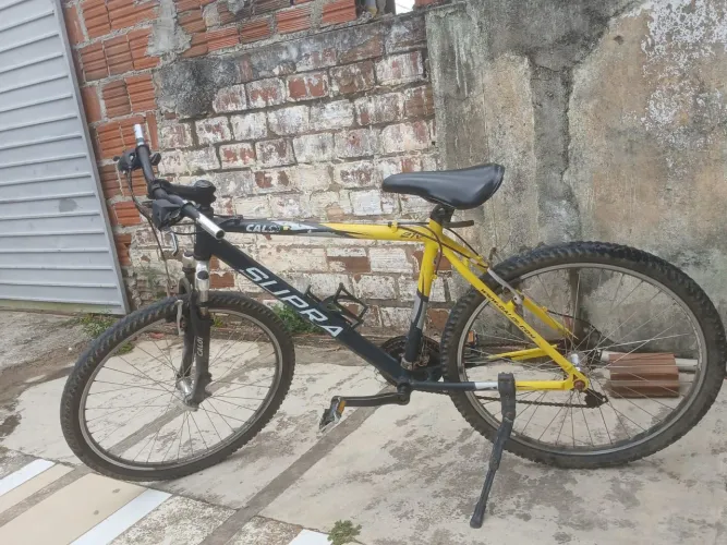 Bicicleta Caloi, 21 marchas. Quadro de alumínio.