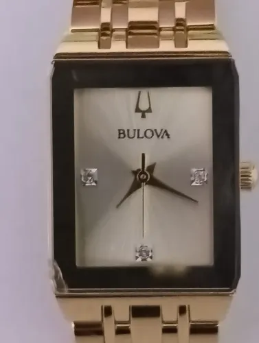 Relógio 97P140 Bulova Feminino novo com defeito(pequena avaria no vidro) funcionando
