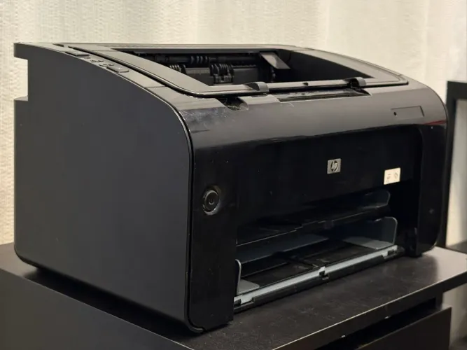 Impressora HP LaserJet P1102w para Conserto ou Retirada de peças