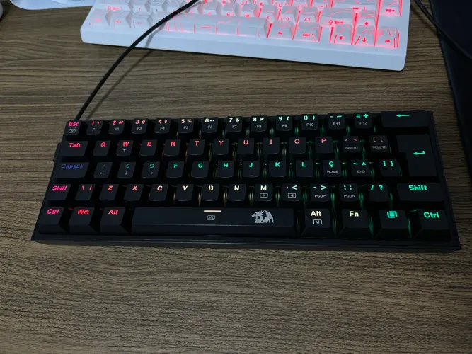 Teclado Mecânico Gamer Redragon Fizz RGB K617-RGB-B Switch Marrom