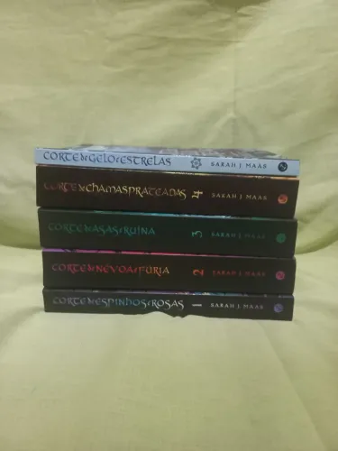 Livros Sarah J Mass