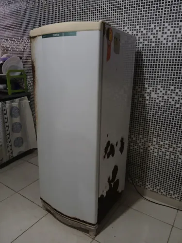 Vendo Geladeira para retirada de peças