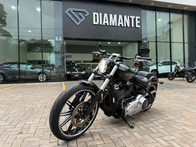 Harley-Davidson Breakout 2018 13 mil km impecável