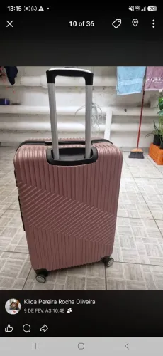 Vendo duas malas. 600 reais as duas.