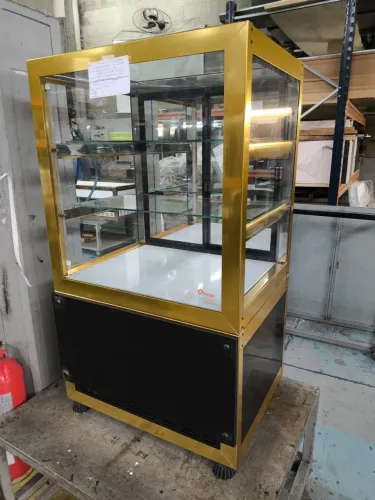 Vitrine seca 0,70cm Vidro duplo, marca omega, com leds, preto com dourado