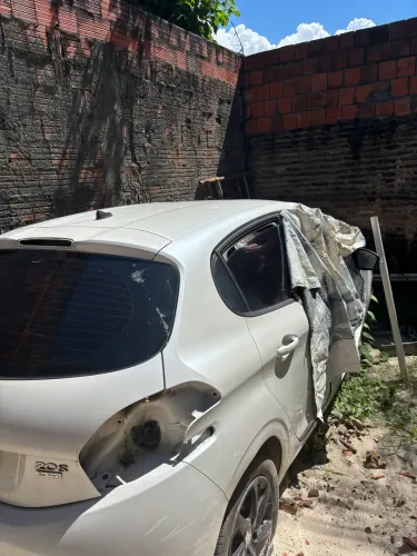 Peugeot 208 2015 pra retirada de peças