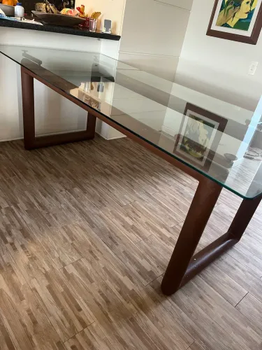 Mesa de ferro com tampo de vidro