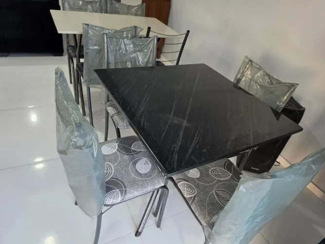 MESA MÁRMORE 4 CADEIRAS NOVA