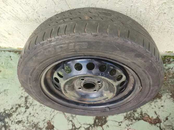 Roda aro 15 em ótimo estado