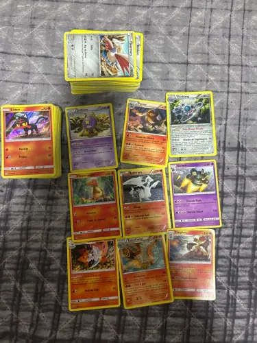 Lote Cartas de Pokémon Sortidas I + 200 Cartas Surpresas 