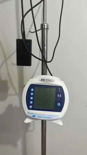 Bomba de Nutrição Enteral Kangaroo ePump da marca Covidien
