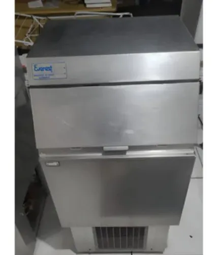 Máquina de fazer gelo