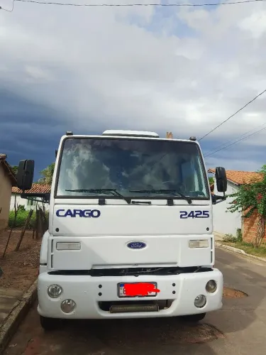 Caminhão Ford cargo traçado ar condicionador 