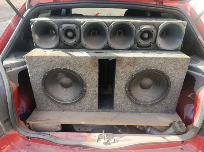 Vendo som 2 e 10, funciona tudo , rádio Pioneer , bluetooth e com pen drive cheio de music