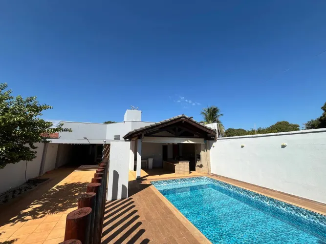 Casa com 4 quartos e piscina para locação na quadra 210 Sul - Plano Diretor Sul