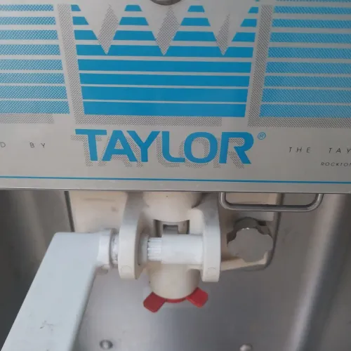 Maquina de sorvete casquinha .sunday .milk shek