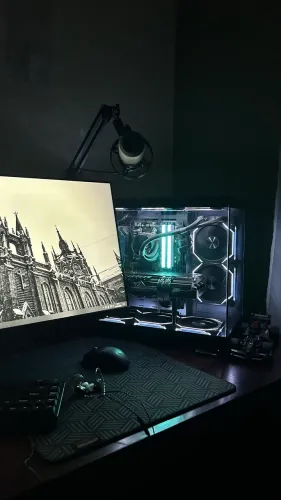 PC GAMER R7 9700X + RX 7700XT